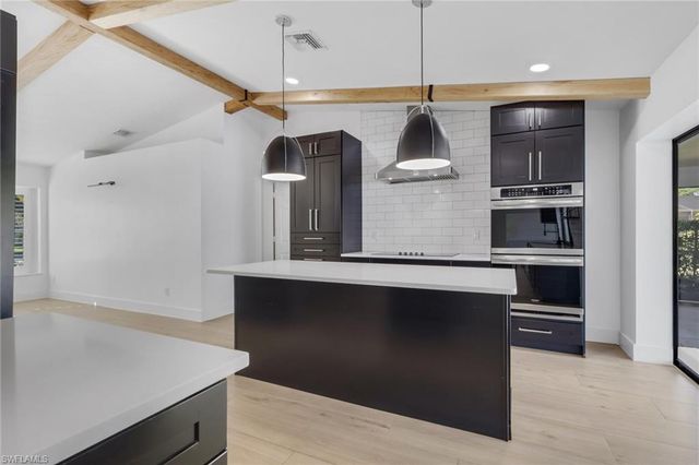 10450 Windsor WAY, Naples, FL 34109