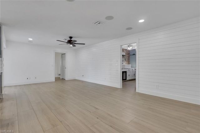 10450 Windsor WAY, Naples, FL 34109