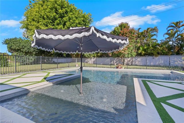 10450 Windsor WAY, Naples, FL 34109