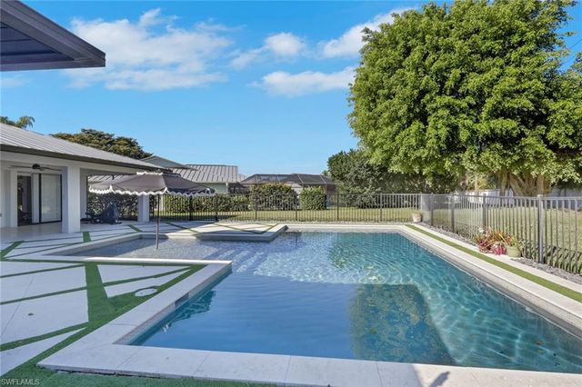 10450 Windsor WAY, Naples, FL 34109