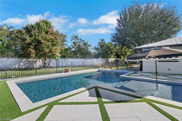 10450 Windsor WAY, Naples, FL 34109