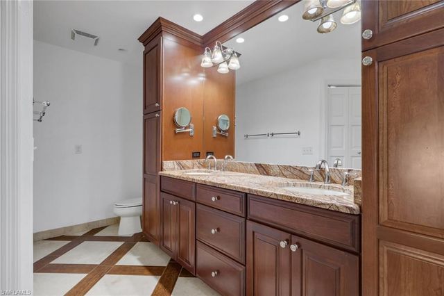 10450 Windsor WAY, Naples, FL 34109