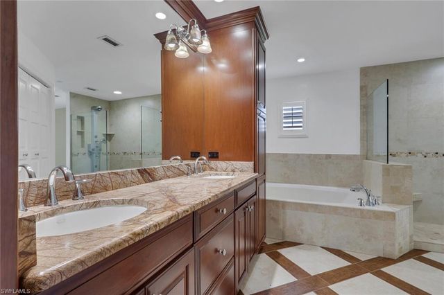 10450 Windsor WAY, Naples, FL 34109