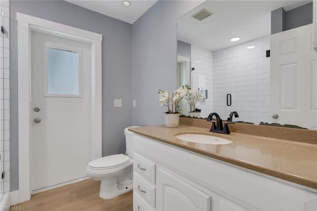 10450 Windsor WAY, Naples, FL 34109