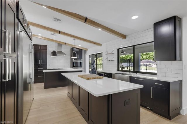 10450 Windsor WAY, Naples, FL 34109