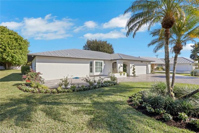 10450 Windsor WAY, Naples, FL 34109