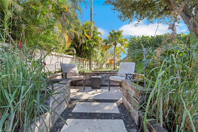 10450 Windsor WAY, Naples, FL 34109