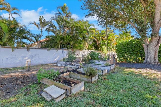 10450 Windsor WAY, Naples, FL 34109