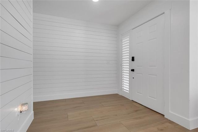 10450 Windsor WAY, Naples, FL 34109