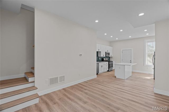 4138 Iowa Avenue, St Louis, MO 63118