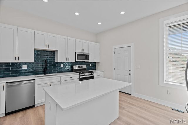 4138 Iowa Avenue, St Louis, MO 63118