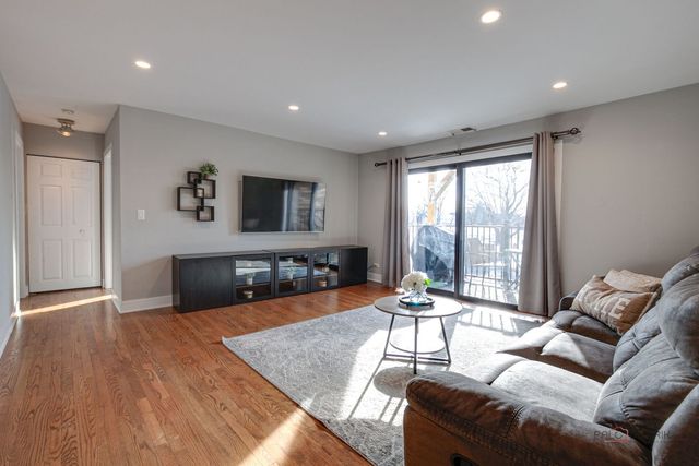 725 Limerick Lane 2D, Schaumburg, IL 60193