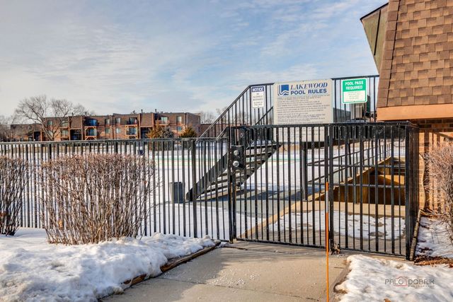 725 Limerick Lane 2D, Schaumburg, IL 60193