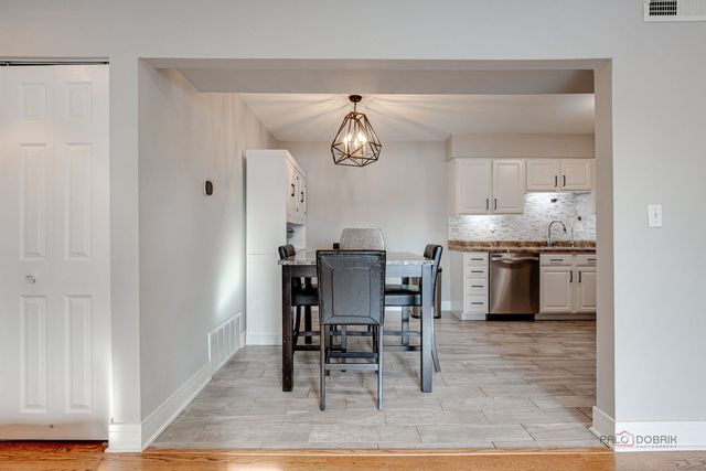 725 Limerick Lane 2D, Schaumburg, IL 60193