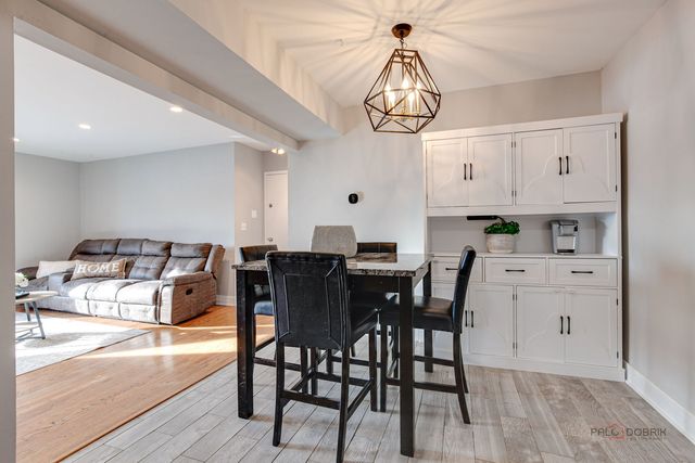 725 Limerick Lane 2D, Schaumburg, IL 60193