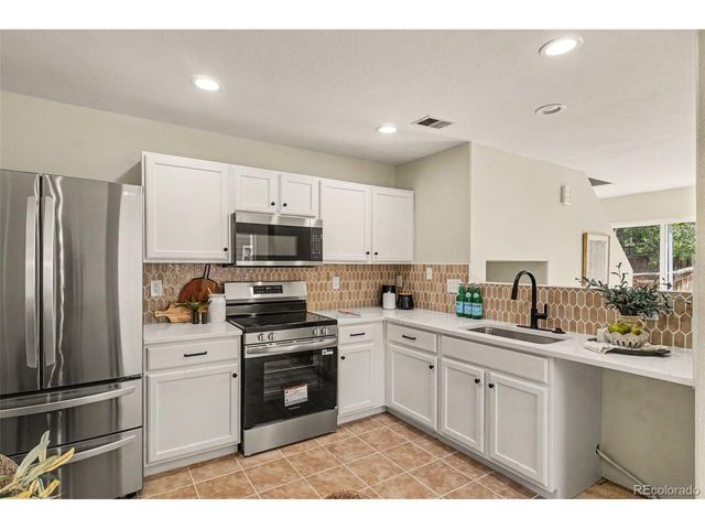 864 Mockingbird Ln, Brighton, CO 80601