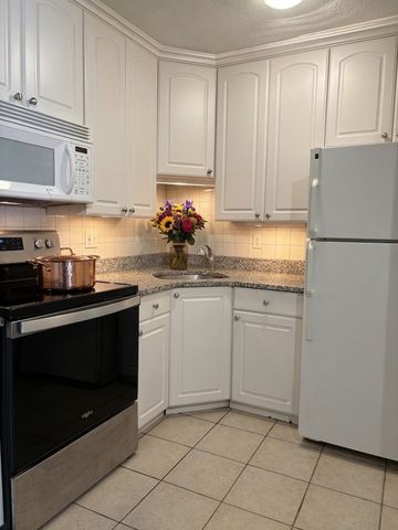2 Larose Place 8, Boston, MA 02135