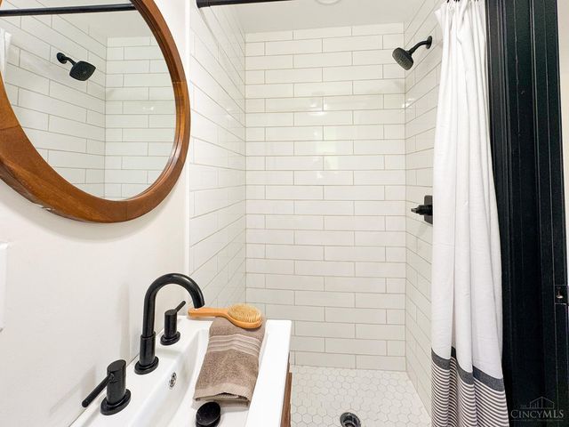 3923 Wess Park Drive, Cincinnati, OH 45217