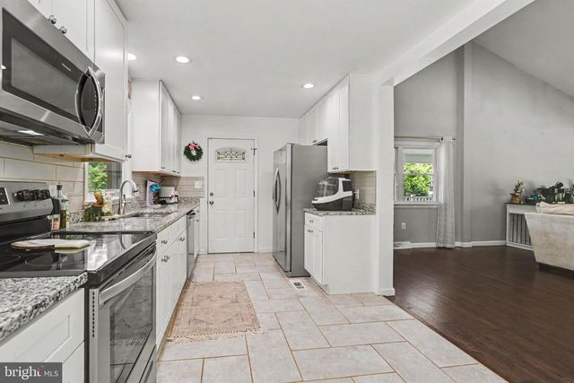 331 LAKEWOOD DR, Harrisburg, PA 17112