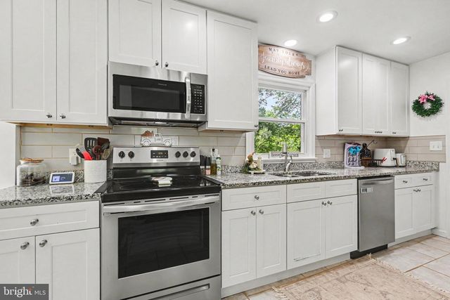 331 LAKEWOOD DR, Harrisburg, PA 17112