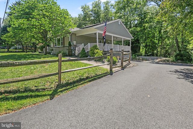 331 LAKEWOOD DR, Harrisburg, PA 17112