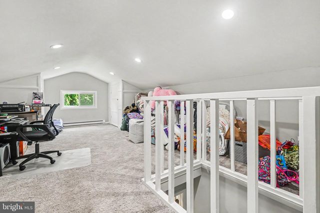 331 LAKEWOOD DR, Harrisburg, PA 17112