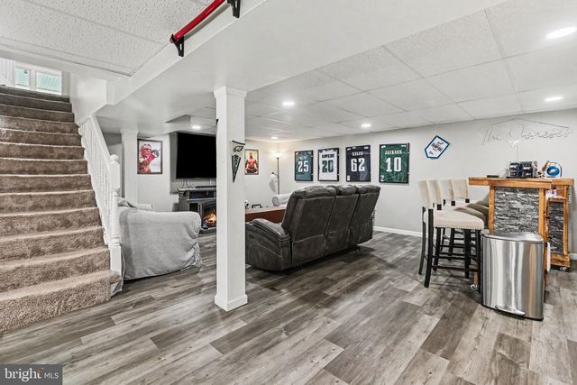 331 LAKEWOOD DR, Harrisburg, PA 17112