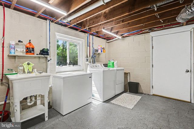 331 LAKEWOOD DR, Harrisburg, PA 17112
