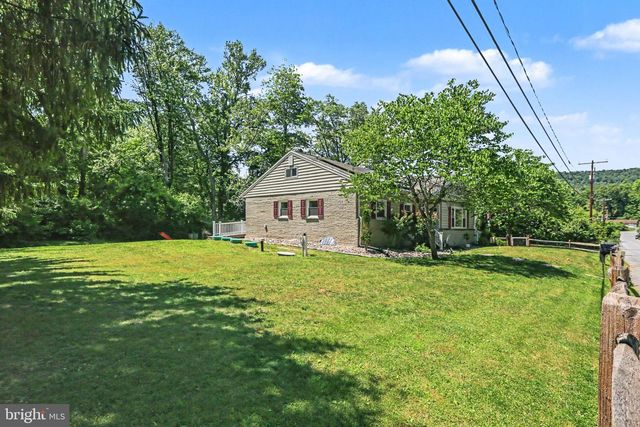 331 LAKEWOOD DR, Harrisburg, PA 17112