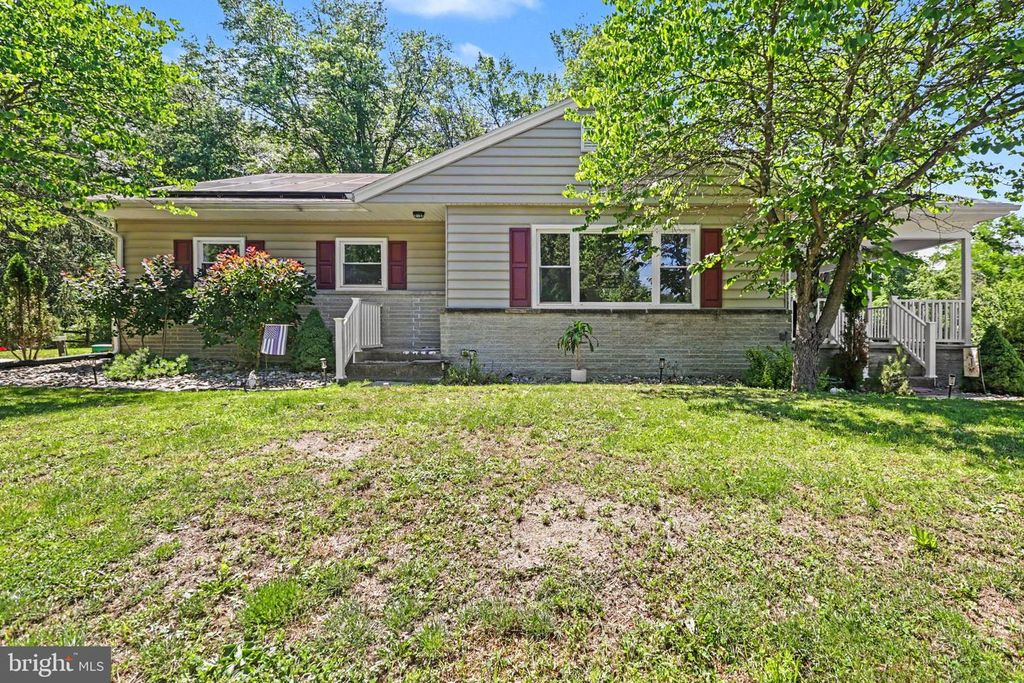 331 LAKEWOOD DR, Harrisburg, PA 17112