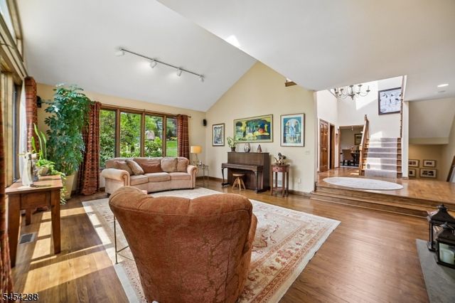11 Hawthorne Ct, Morris Twp., NJ 07960