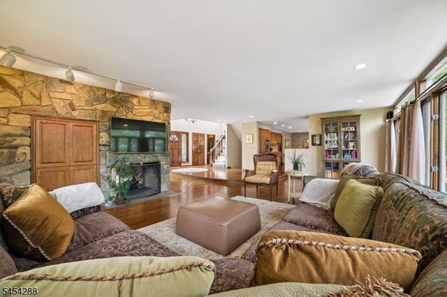 11 Hawthorne Ct, Morris Twp., NJ 07960