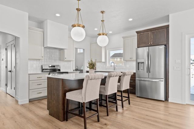 N8881 KILLARNEY WAY, Menasha, WI 54952