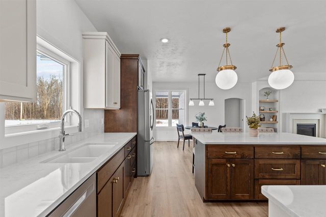 N8881 KILLARNEY WAY, Menasha, WI 54952