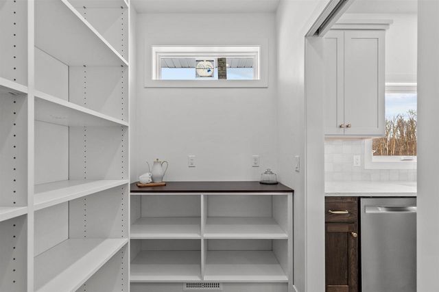 N8881 KILLARNEY WAY, Menasha, WI 54952