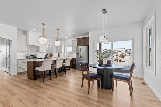 N8881 KILLARNEY WAY, Menasha, WI 54952