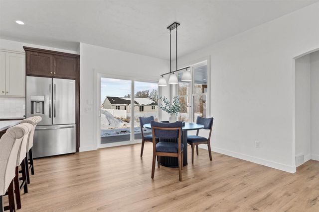 N8881 KILLARNEY WAY, Menasha, WI 54952