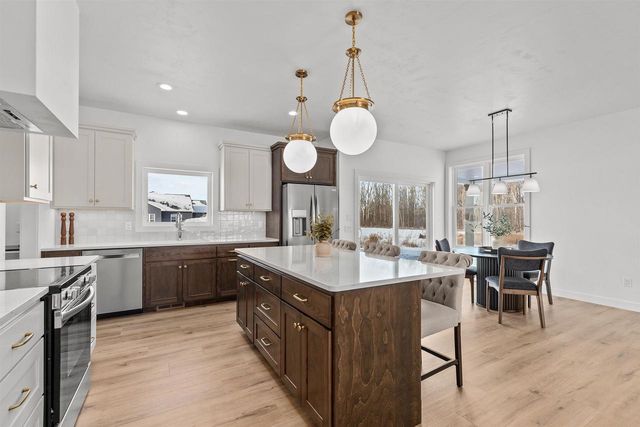 N8881 KILLARNEY WAY, Menasha, WI 54952