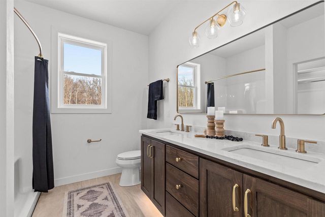 N8881 KILLARNEY WAY, Menasha, WI 54952