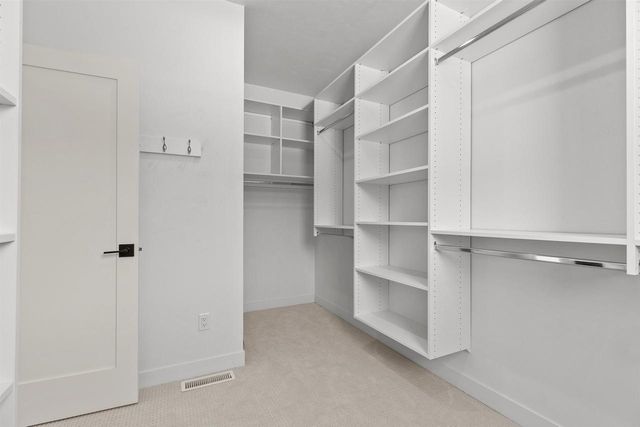 N8881 KILLARNEY WAY, Menasha, WI 54952