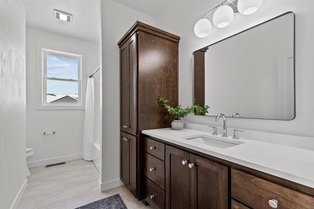 N8881 KILLARNEY WAY, Menasha, WI 54952