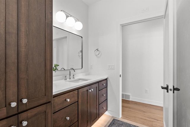 N8881 KILLARNEY WAY, Menasha, WI 54952