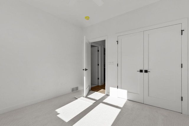 N8881 KILLARNEY WAY, Menasha, WI 54952