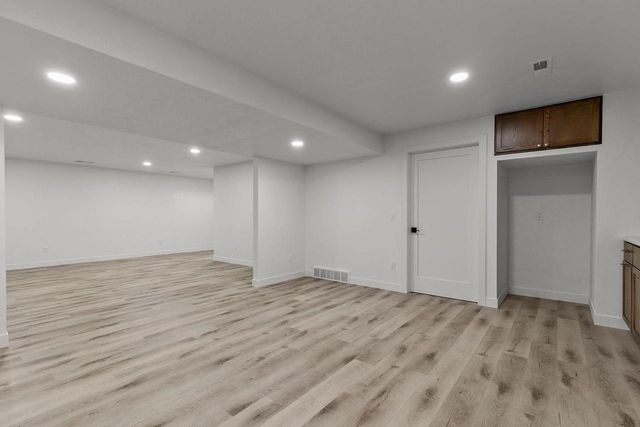 N8881 KILLARNEY WAY, Menasha, WI 54952