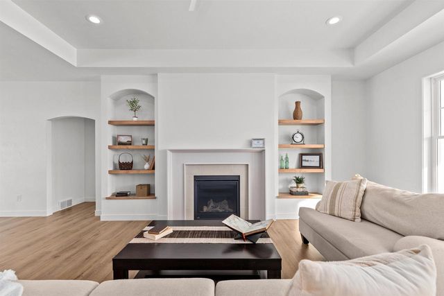 N8881 KILLARNEY WAY, Menasha, WI 54952