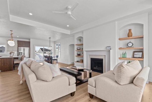 N8881 KILLARNEY WAY, Menasha, WI 54952