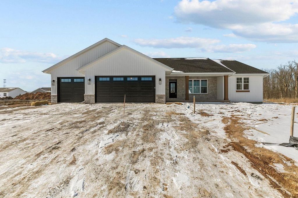 N8881 KILLARNEY WAY, Menasha, WI 54952