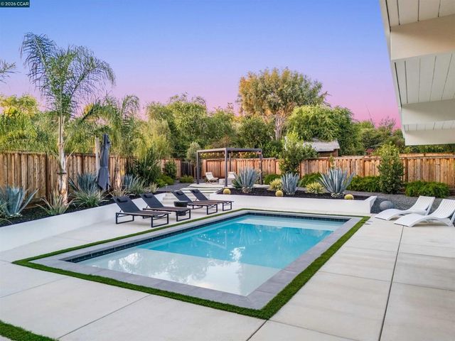 1279 Lancashire Dr, Concord, CA 94518