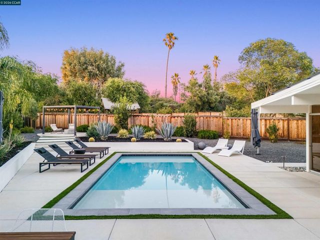 1279 Lancashire Dr, Concord, CA 94518