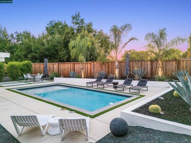 1279 Lancashire Dr, Concord, CA 94518